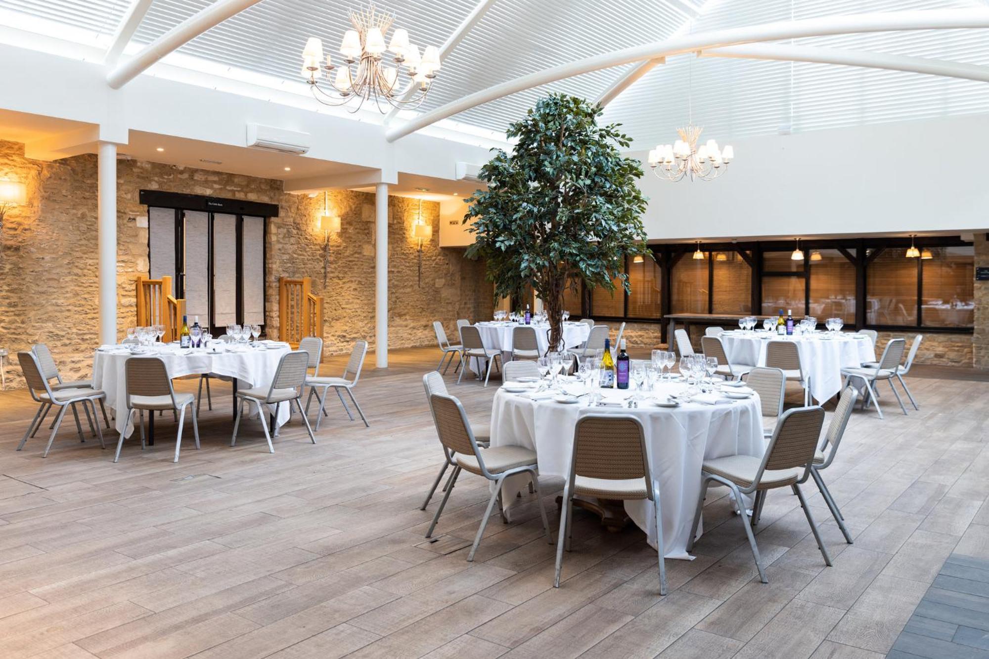 Voco Oxford Thames By Ihg Hotel Kennington  Bagian luar foto