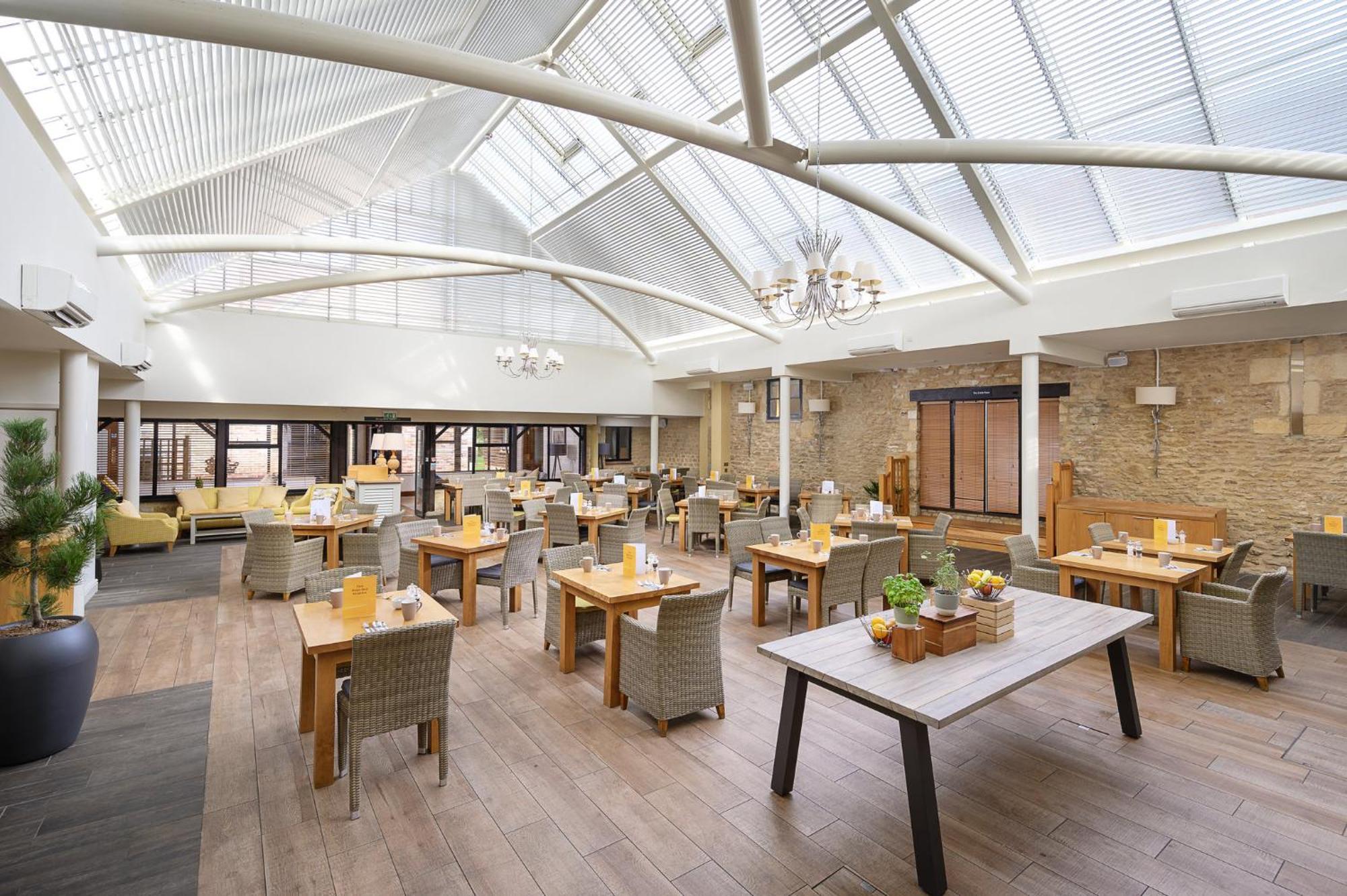 Voco Oxford Thames By Ihg Hotel Kennington  Bagian luar foto